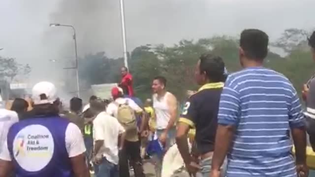 Cruzó la frontera la ayuda humanitaria a Venezuela