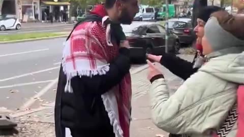 "Germany is dirty. You are kiIIers!" Islamists attack two defenseless German