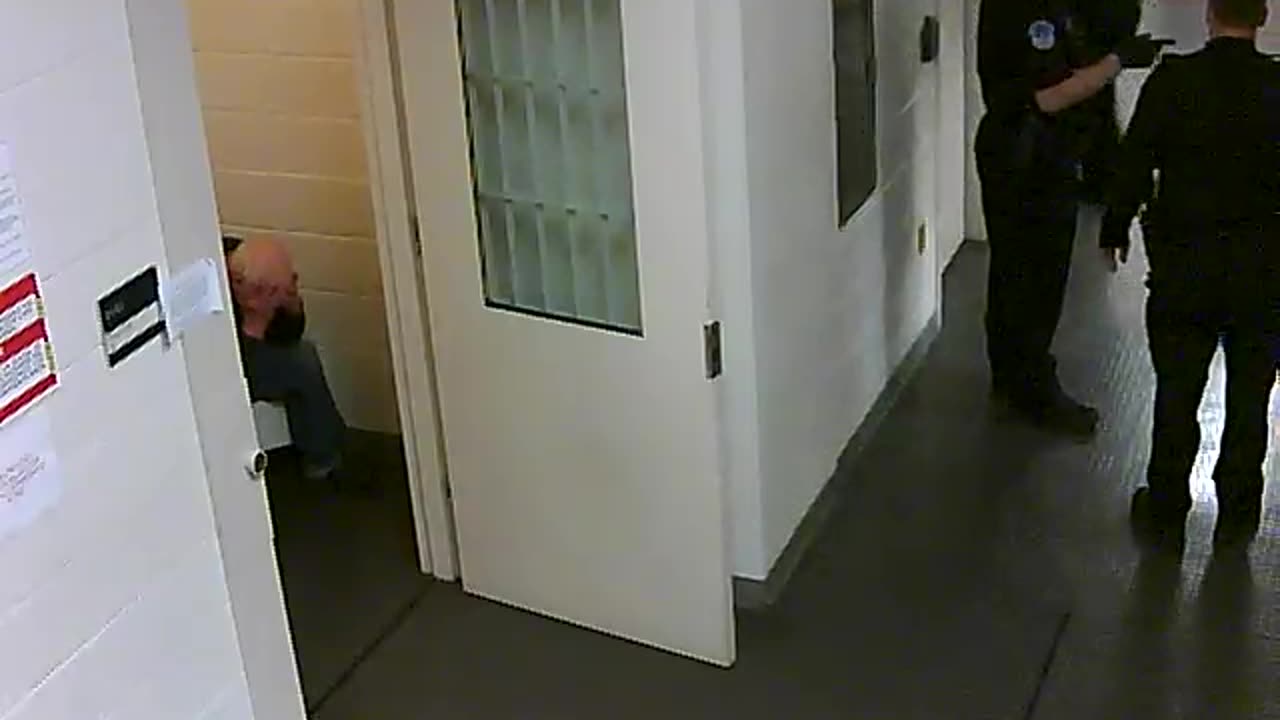 1665HQOB02PrisonerProcessingCell_2021-01-06_23h00min01s903ms.mp4