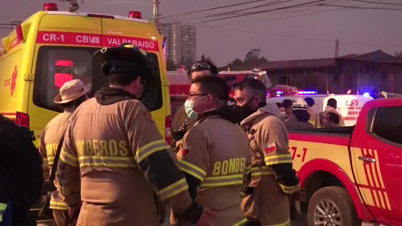 Incendio forestal en el centro de Chile obliga a evacuar a 25.000 personas