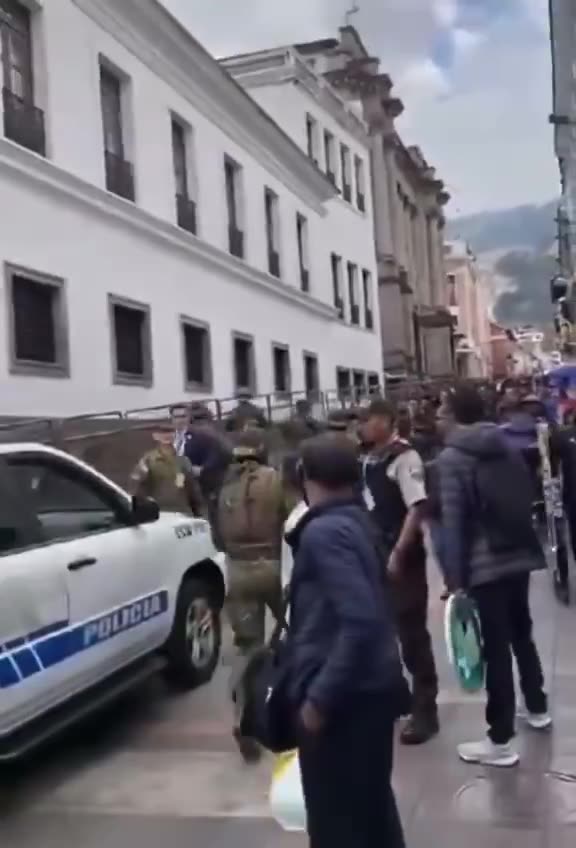 🚨BREAKING: There is an alert of a shooting near the Government Palace in #Quito | #Ecuador