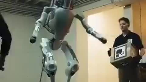 شاهدوا الرجل الآلي أكثر من رائع