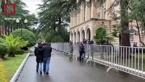 О ситуации у стен парламента Абхазии - 04.10.2021