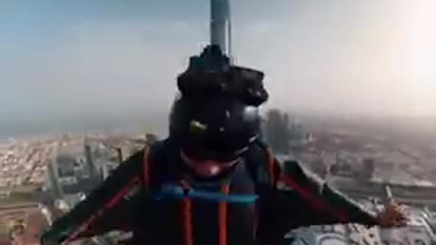 A Guy Jumps From The Top Of Khalifa Tower!