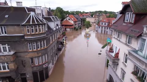 🔴Uwaga, mieszkańcy! Do Kłodzka nadchodzi kolejna fala