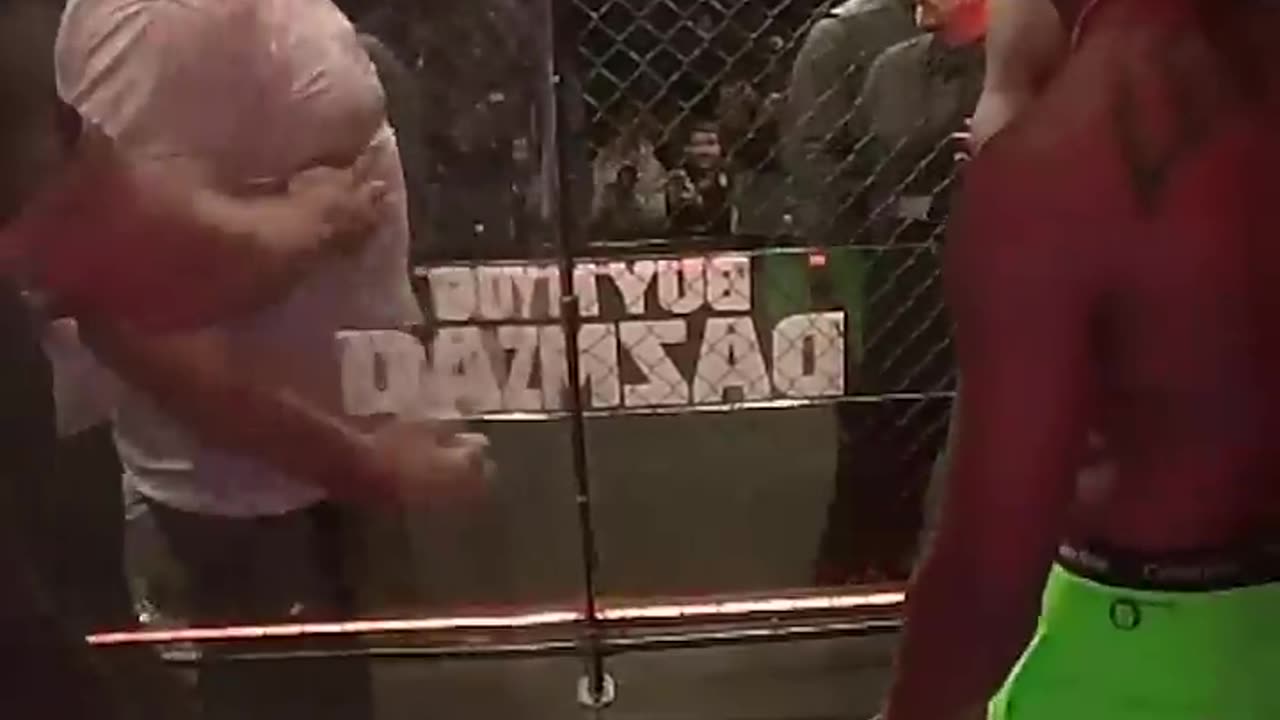 John Fury tries to BREAK THROUGH cage to get to KSI during face off with Tommy Fury 😳