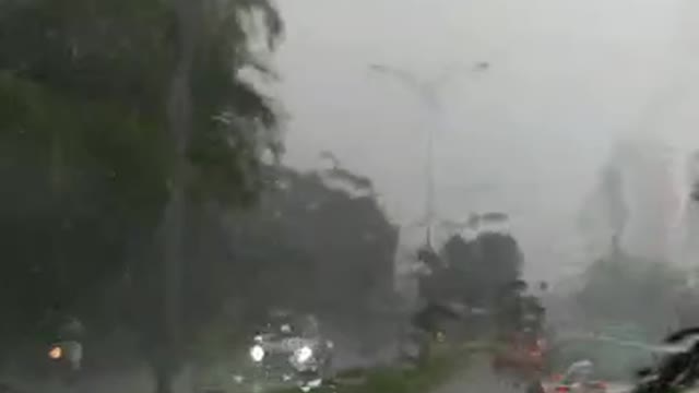 Video: Fuerte aguacero se registra en Bucaramanga y el área