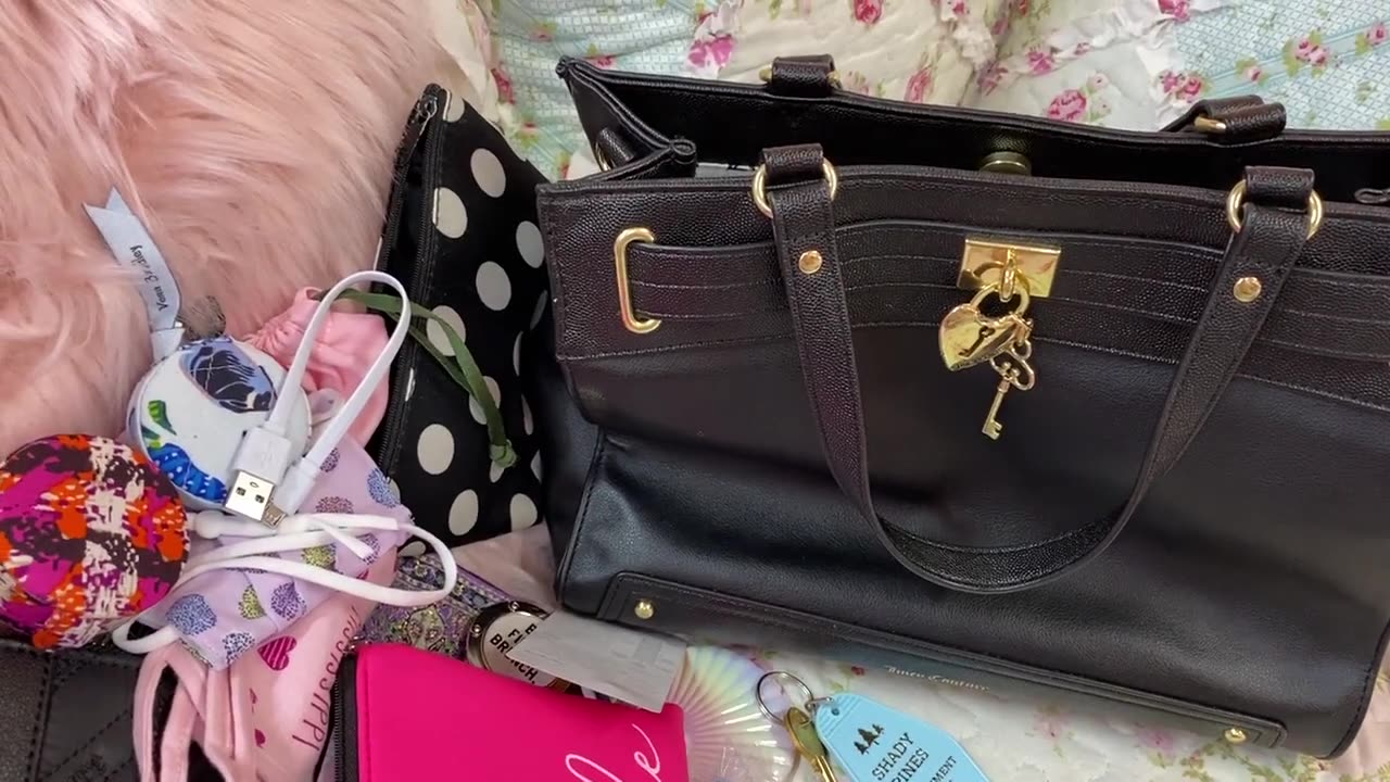 What's in my Juicy Couture Under Lock & Key Satchel