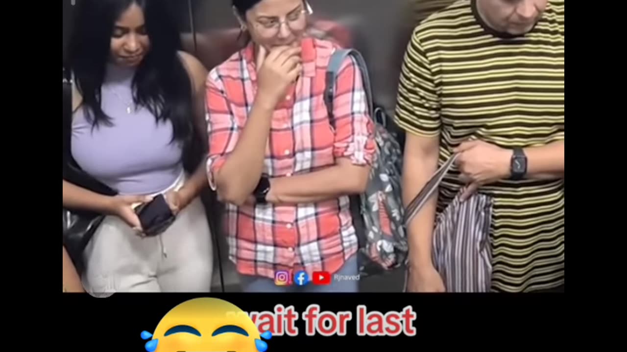 Lift prank video same t shirt on cute girls 😂😂😂