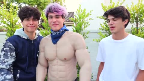 #its a prank- PRANKING MY FRIENDS WITH MY NEW BODY