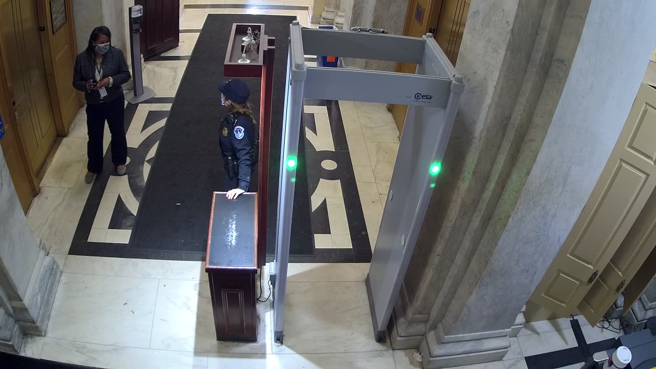 0163USCH01HouseCarriageDoor_2021-01-06_13h42min07s977ms.mp4