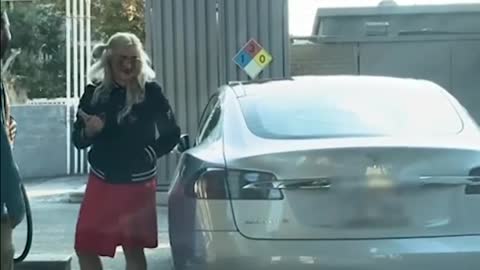 Blonde Tesla !