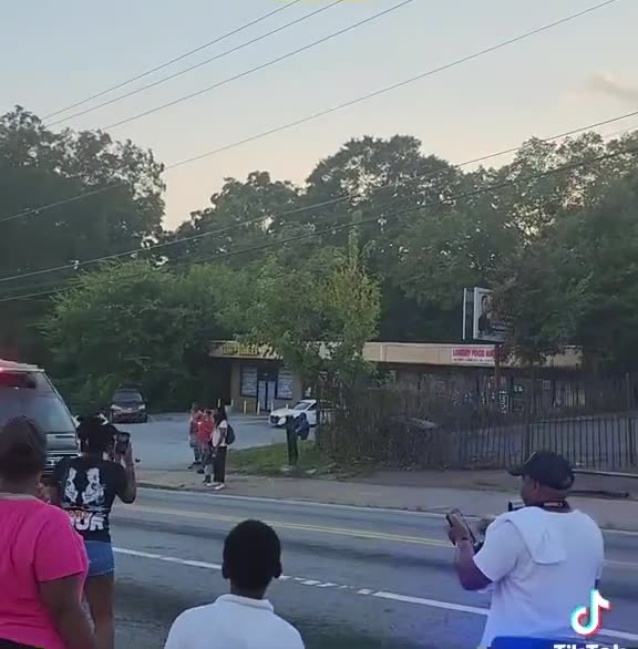 People Line the Streets in Georgia to see Trump