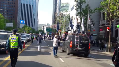 20180422_V3_S04(d9jUz1J-83s)젊은이들도 이젠 못참겠다!!! 댓글 가짜 대통 은 하루빨리 퇴진하라!!!
