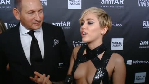 Rihanna, Miley Cyrus honor designer Tom Ford