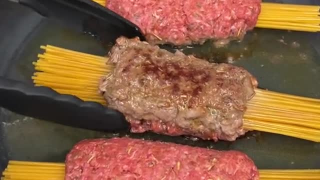 The beef wrapped spaghetti that’s breaking the internet 🤯😍.mp4