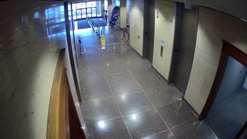 8003FCOB01ElevatorLobby_2021-01-06_12h00min00s930ms.mp4