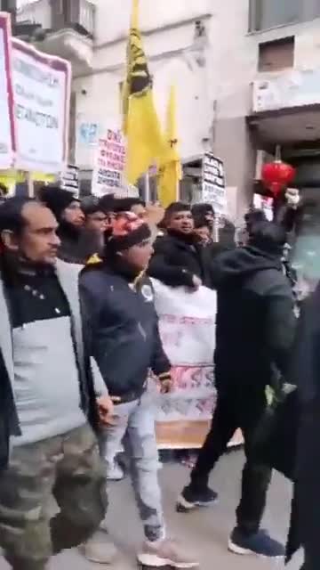 ΟΙ ΕΛΛΗΝΕΣ ΜΕΣΑ ΚΑΙ ΟΙ ΠΑΚΙΣΤΑΝΟΙ ΠΟΡΕΙΑ.