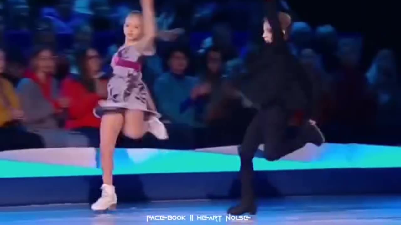 Don't click it's ice skating children couple dance 🩰