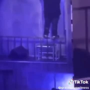 Rod Wave doing WWE moves during his shows now