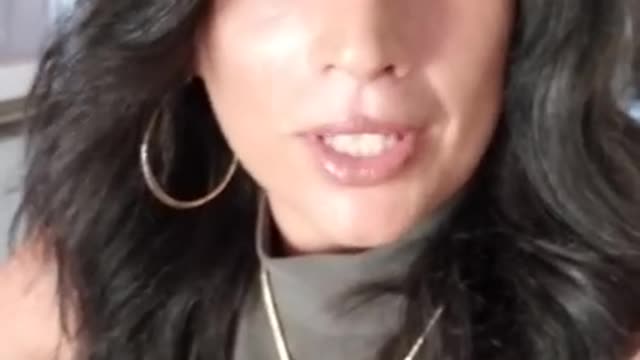 Amanda Grace Talks...Joshua 24:15 on the Wall of her Entryway