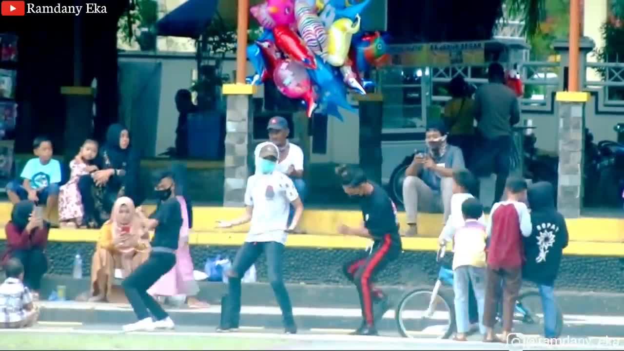 Dance brutal in publich Tiktok Funny