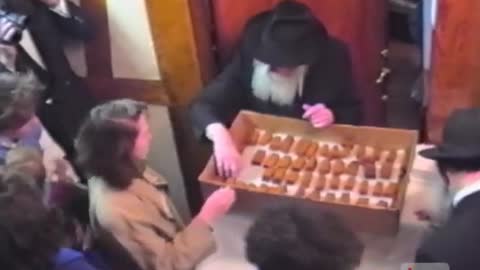 11. raw footage; Eve of yom kippur 1989 - highlights from 770