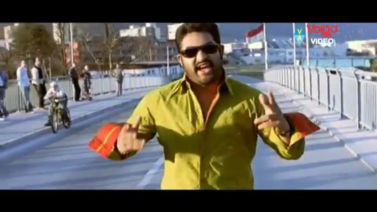 Yekanthanga_vunna_videosong_Ashoke_telugu_movie_dancingrock_NTR