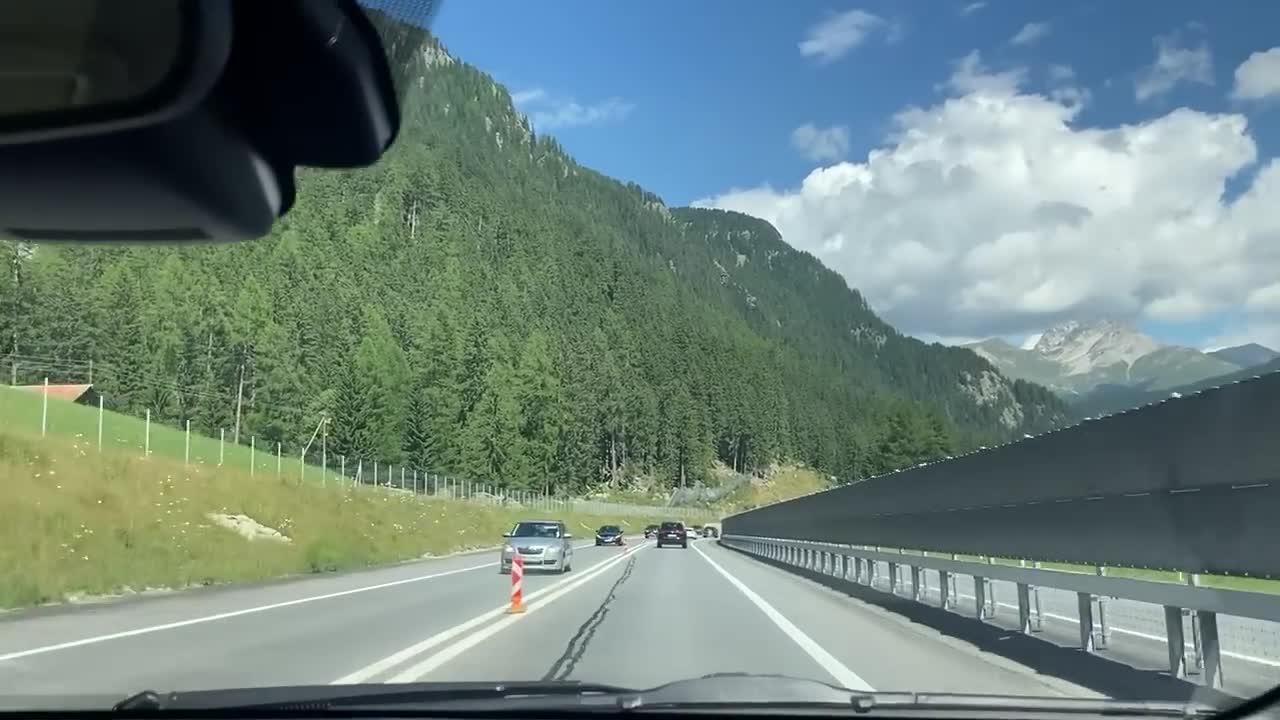 Strade in SVIZZERA TEDESCA...come in Italia giusto???contro chi dalla miseria e dalla merda del SUD ITALIA emigra al NORD ITALIA o va all'estero e dopo un secondo inizia a lamentarsi...