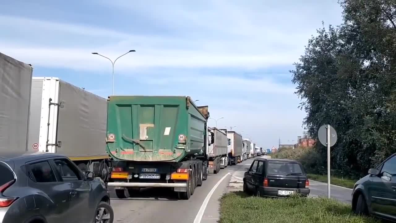 Nell'assoluto silenzio dei media ieri è stato bloccato anche il porto di Ravenna