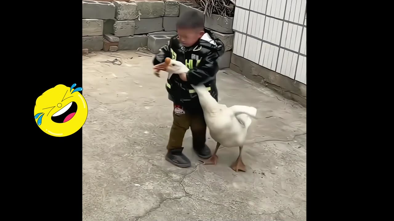 Kids vs Goose 🤣