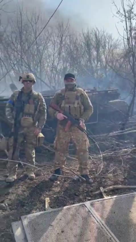 A combatant from USA released a video with a destroyed Russian Tank