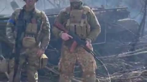 A combatant from USA released a video with a destroyed Russian Tank