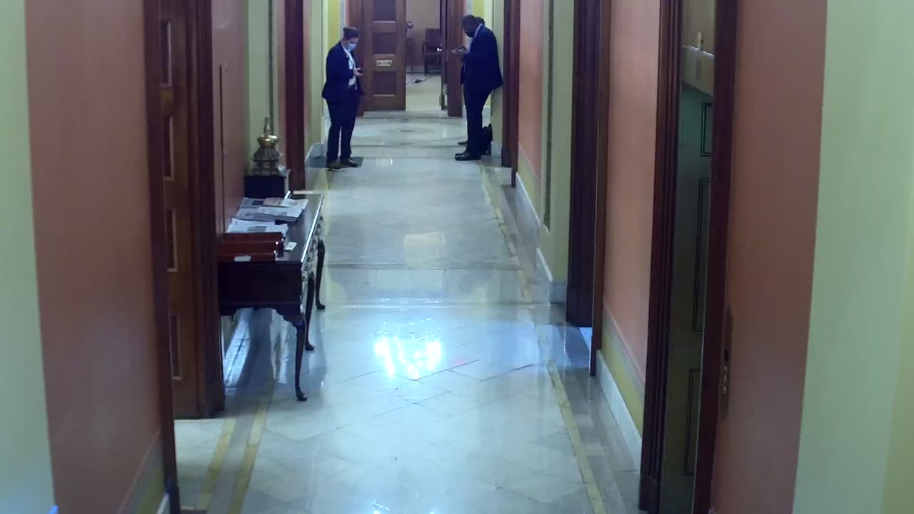 0263USCH02H227Hallway_2021-01-05_17h40min01s117ms.mp4