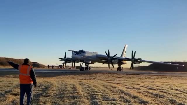 2 strategic missile carriers Tu-95ms of long-range aviation performed a planned flight