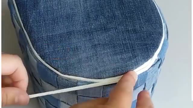 Use your old jeans to make such an amazing denim storage basket!