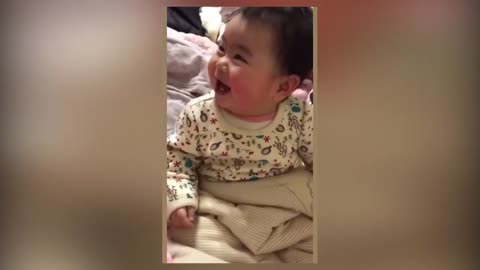 CUTE AND FUNNY BABY VIDEO TO WATCH