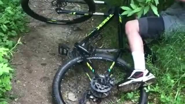 Kid crashes bike