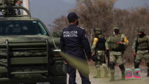 A police chief in Mexico kills himself as troops try to arrest him in a corruption probe