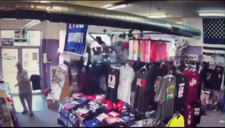 Andy Ngo exposes man that allegedly crashed into Trump merch store