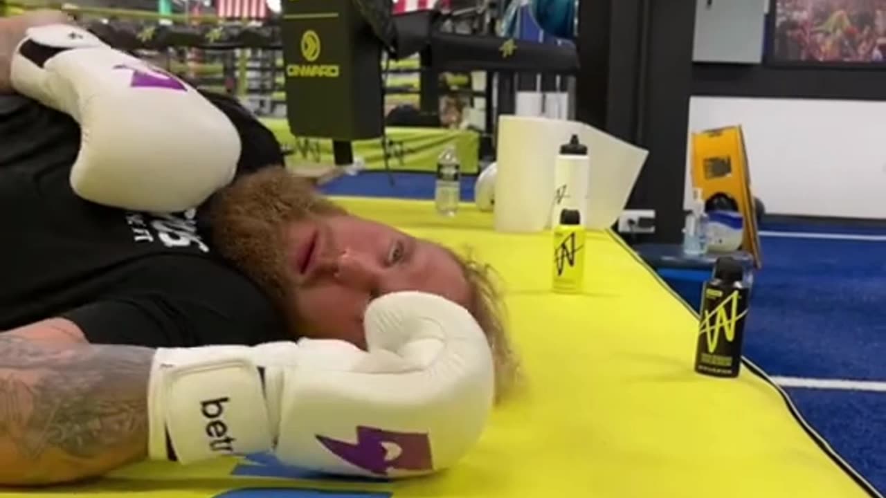 Jake Paul Turning off KSI’s Song Whilst Being Knocked Out