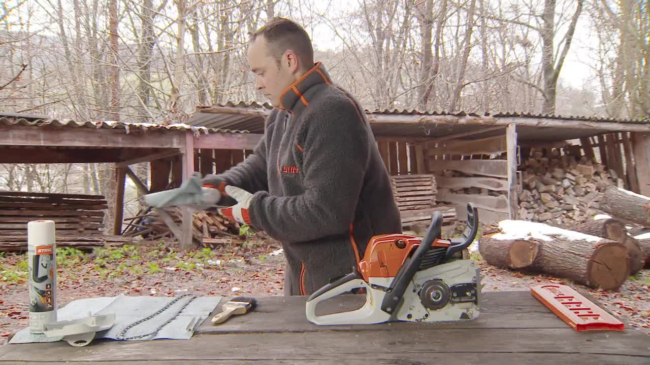 Cómo desmontar y limpiar Motosierra STIHL: tapa del piñón, espada y cadena