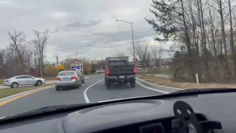 Crazy Maryland Drivers - DXI construction Work Truck illegal passing