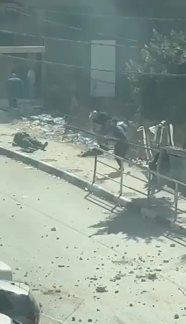 ►🇵🇸🚨‼️ Member of the Palestinian authority being shot by a resistance fighter in West Bank