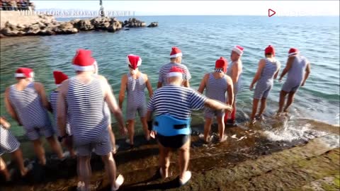 Opatija: Članovi udruge Opatijski kukali uz šampanjac zaplivali u moru i zaigrali picigin