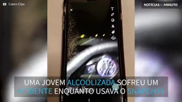 Jovem sofre acidente de carro enquanto usa o Snapchat