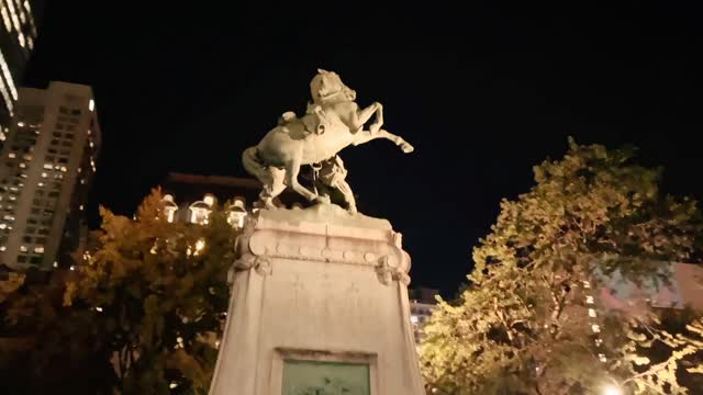 Dominion Square. MONTREAL REPLICA KING EDWARD VI