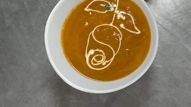 Curry art with cream