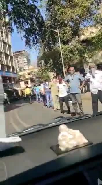 Mumbai opens up liquor shops in red zone areas