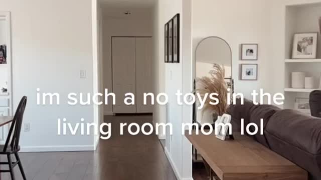 im such a no toys in the living room mom lolの